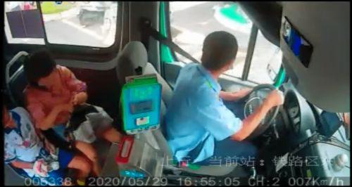 国产电车翻车事件视频播放,视频揭示事故瞬间惊心动魄